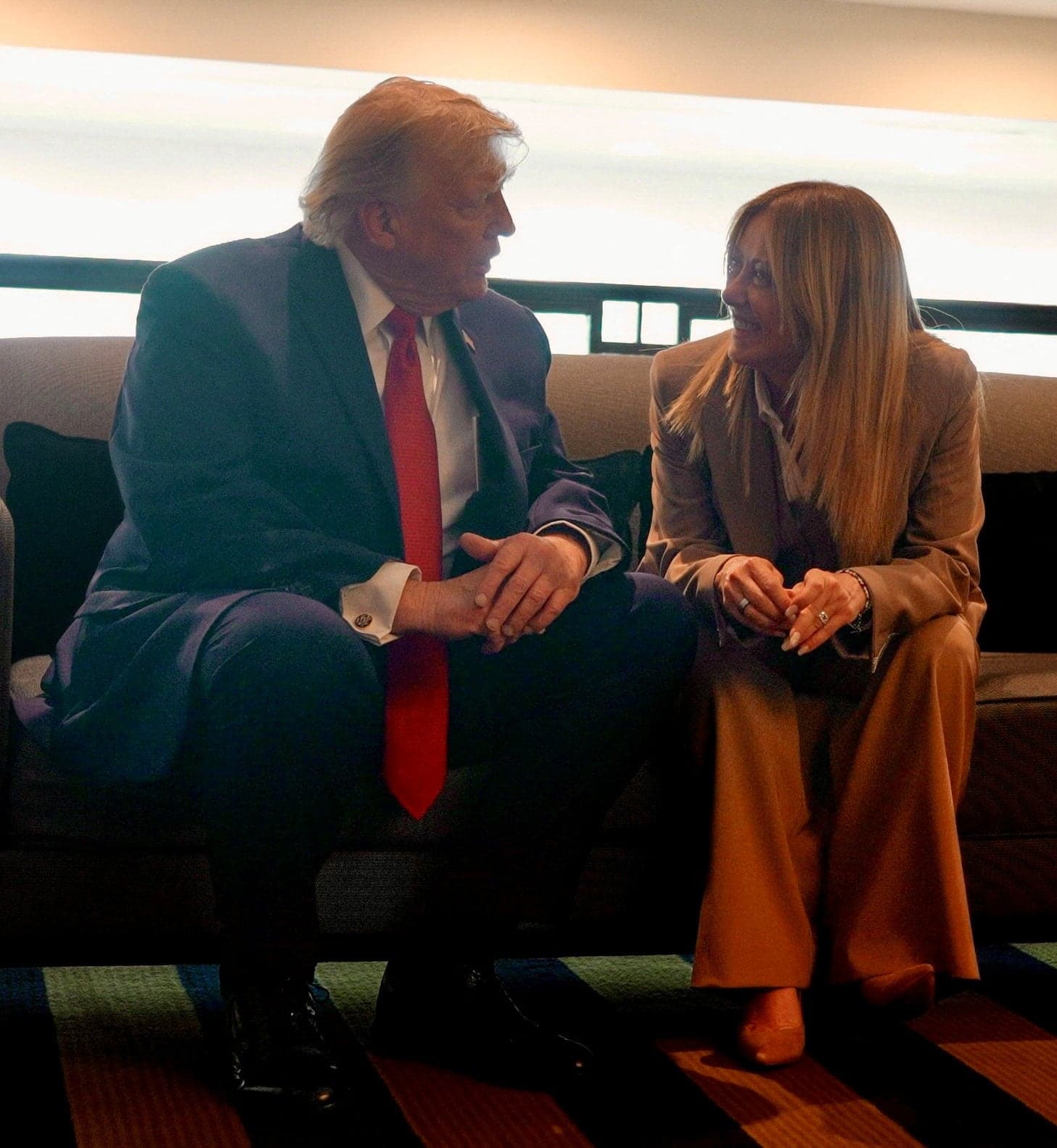 Comment riposter à Donald Trump ? La leçon de fermeté de Giorgia Meloni