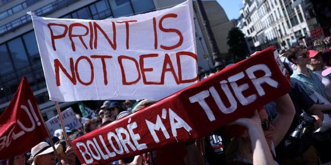 Pour lutter contre la mainmise de Vincent Bolloré sur l’édition scolaire, un collectif appelle au boycott