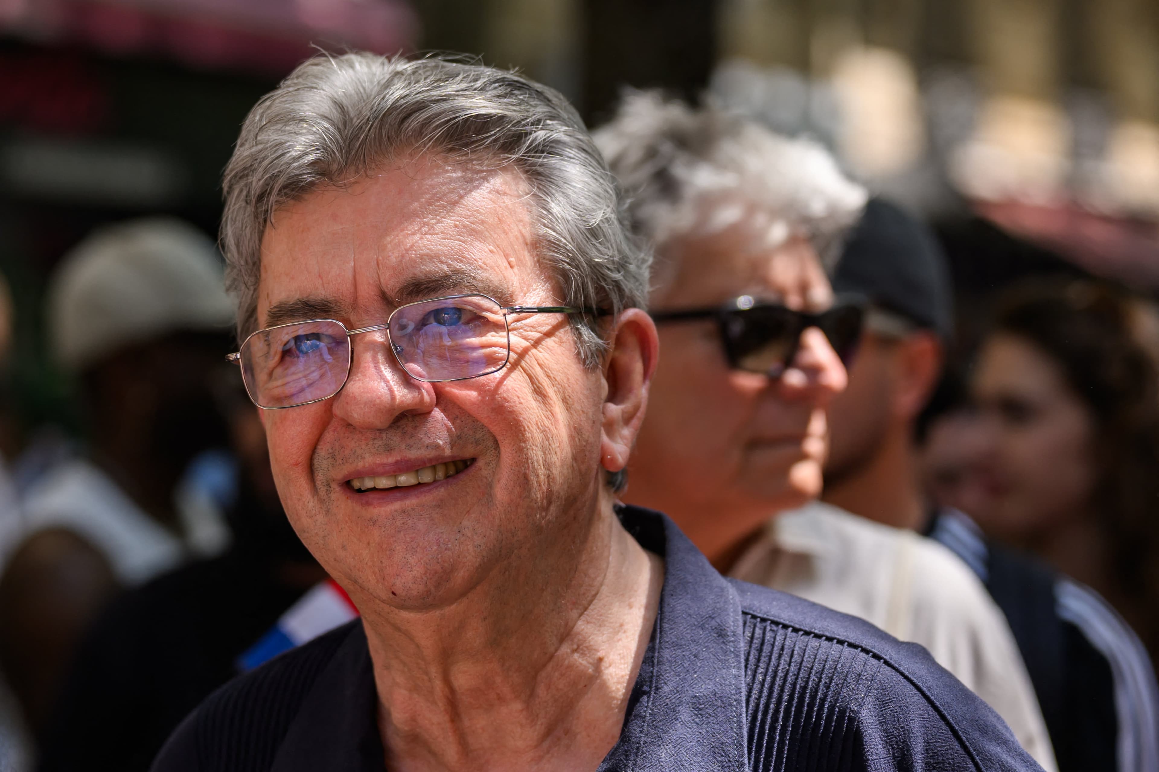 Jean-Luc Mélenchon se réconcilie avec un vieil ami, Valérie Pécresse prévient Bruno Retailleau