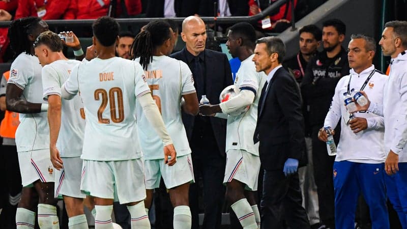 "Bienvenue Zizou", échauffement à perfectionner et hymne manqué: les coulisses de la victoire des Bleus en Turquie