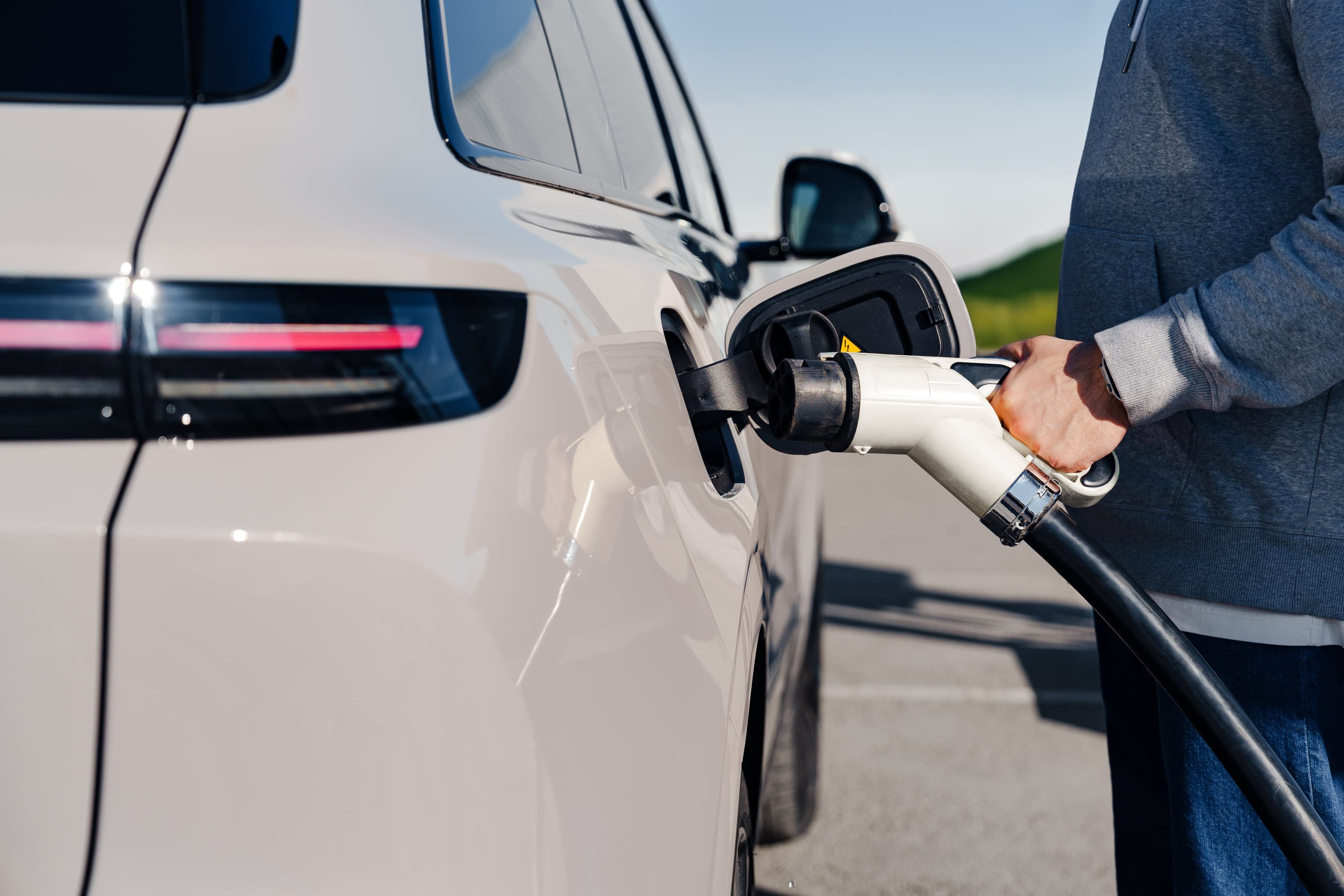 Voitures électriques : la France franchit le cap des 200 000 bornes