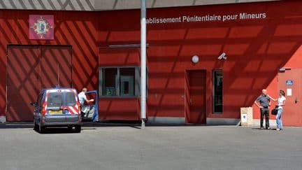 La justice va-t-elle devoir remettre en liberté des mineurs accusés de crime en attente de leur procès ?