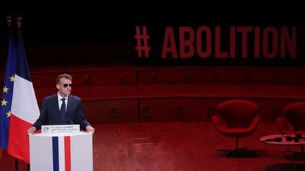 "La peine de mort n'a jamais rendu une société plus sûre, parce qu'elle ne dissuade pas", plaide Emmanuel Macron