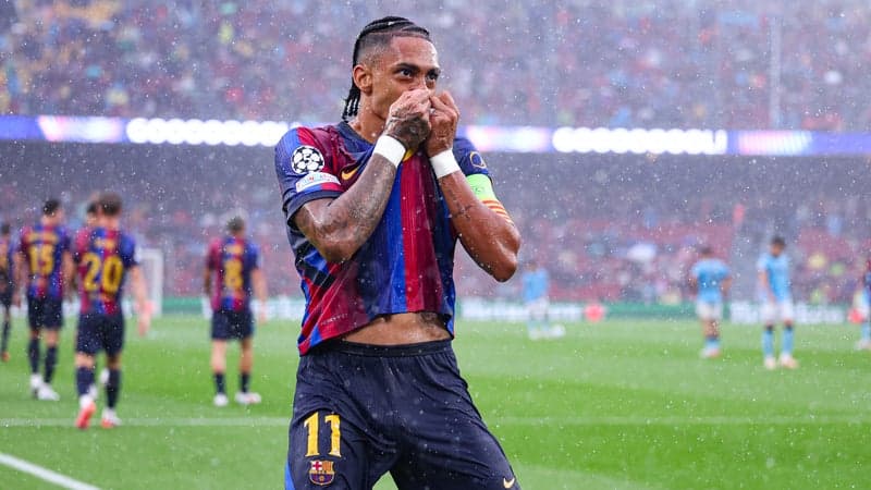 "Le meilleur joueur du monde", "de l'or pur"... la presse catalane subjuguée par le début de saison fantastique de Raphinha au Barça