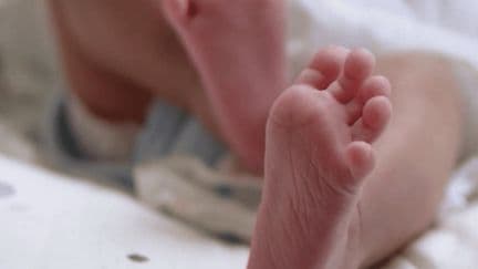 Un nouveau congé de naissance pour relancer le taux de natalité en France