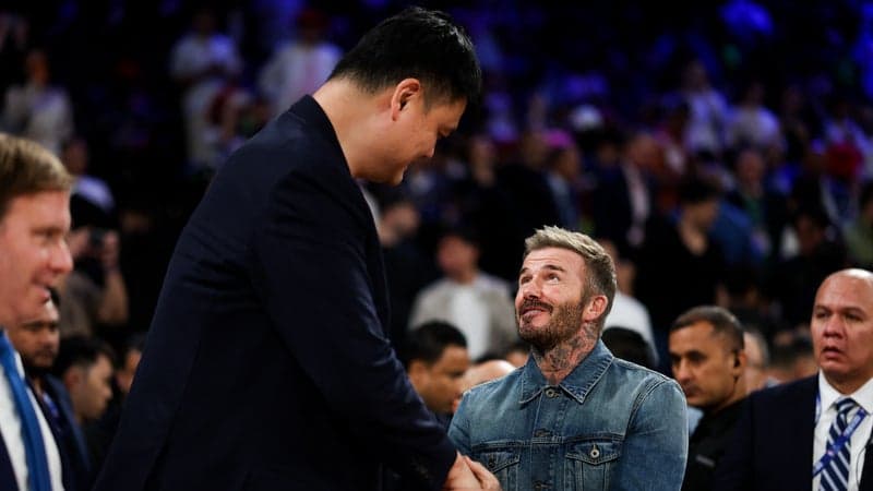 "Un petit garçon assis à côté de son père": une photo de David Beckham à côté de Yao Ming devient virale sur les réseaux sociaux