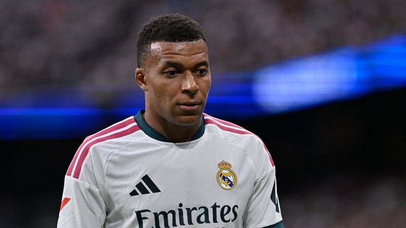 "Vous êtes les suivants?": Kylian Mbappé et sa compagne Ester Expósito harcelés par la presse people