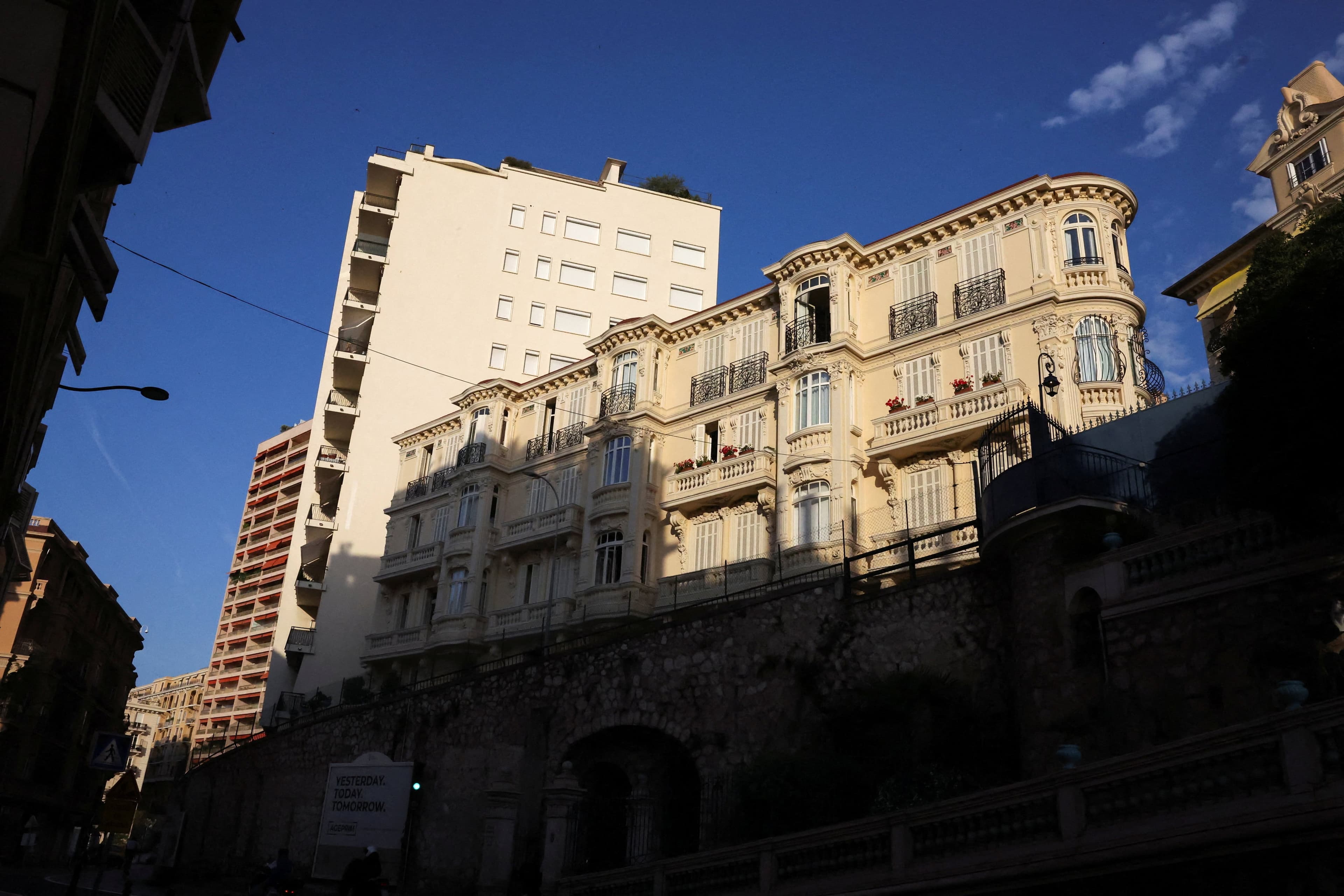 Colis piégé et oligarque ukrainien blessé : ce que l’on sait de l’explosion à Monaco