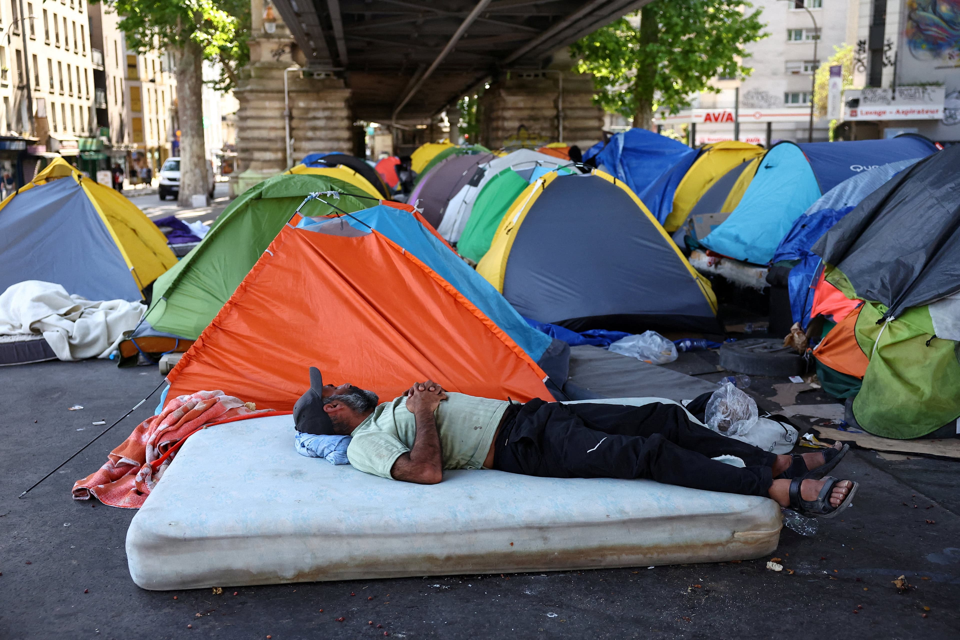 "La régularisation des immigrés illégaux n'est pas une politique" : l'analyse tranchée de Patrick Weil