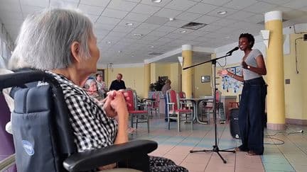 REPORTAGE. "Ce qui a fédéré, c'est son talent" : dans le Jura, la mobilisation inédite d'un village pour demander la régularisation d'une chanteuse nigériane