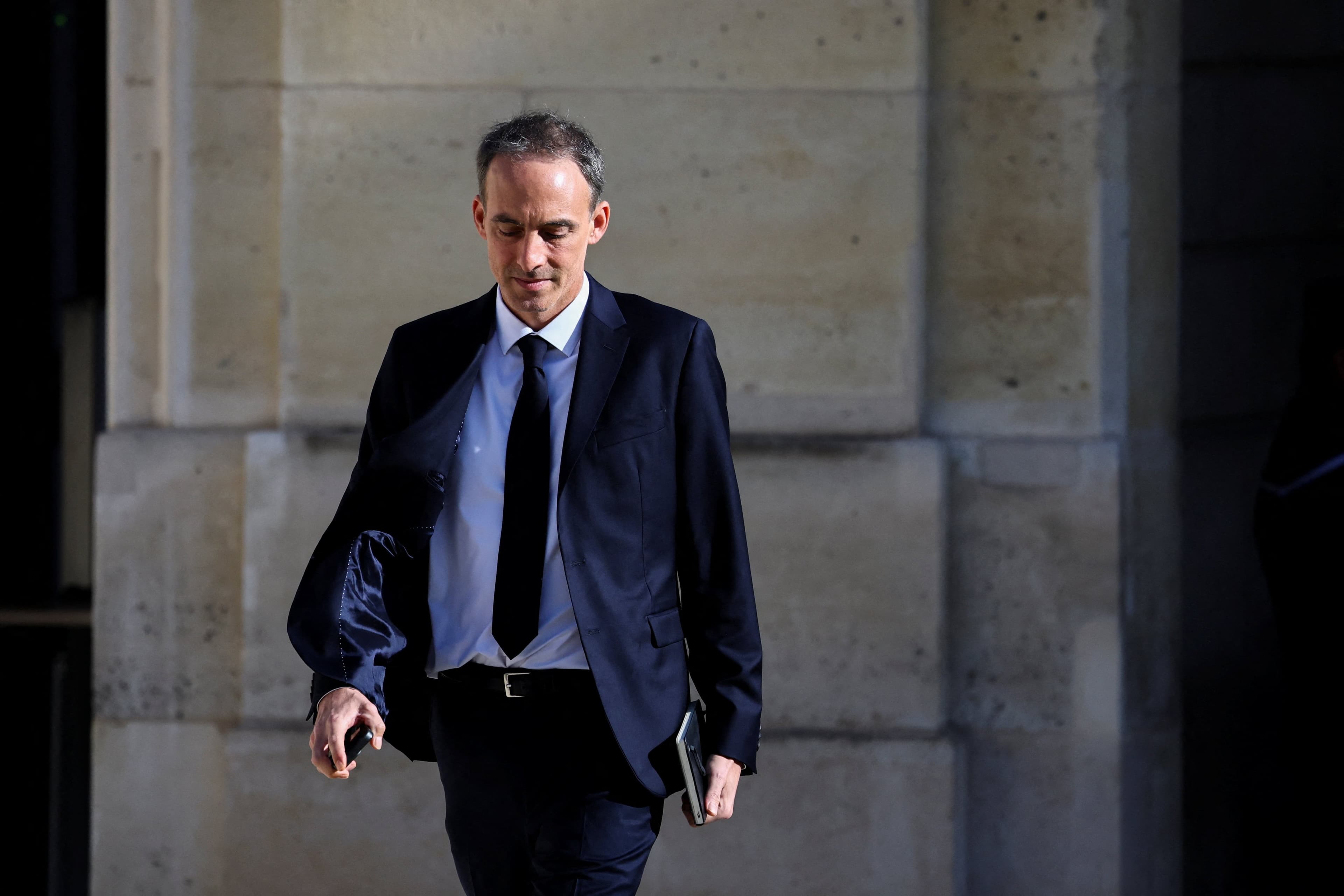 Présidentielle 2027 : pour Raphaël Glucksmann, enfin les difficultés commencent