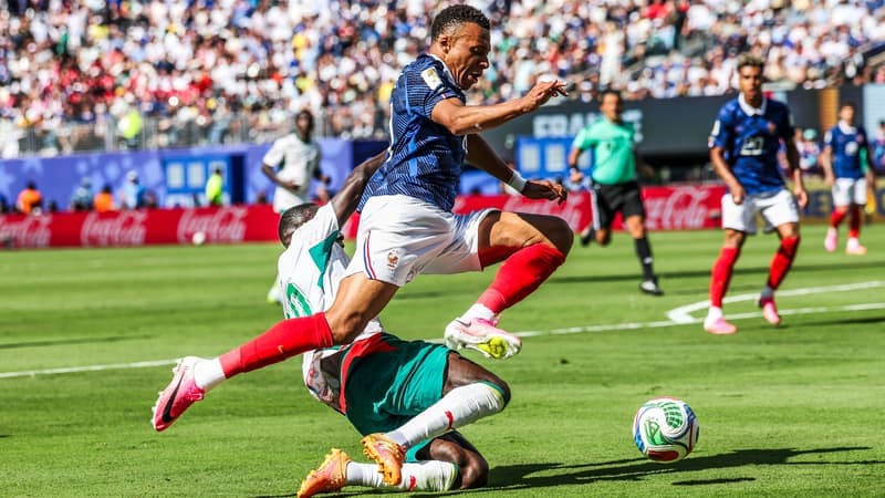 France-Sénégal: "Je ne peux pas soutenir sa décision", les arbitres du monde entier stupéfaits par le non-penalty sur Mbappé