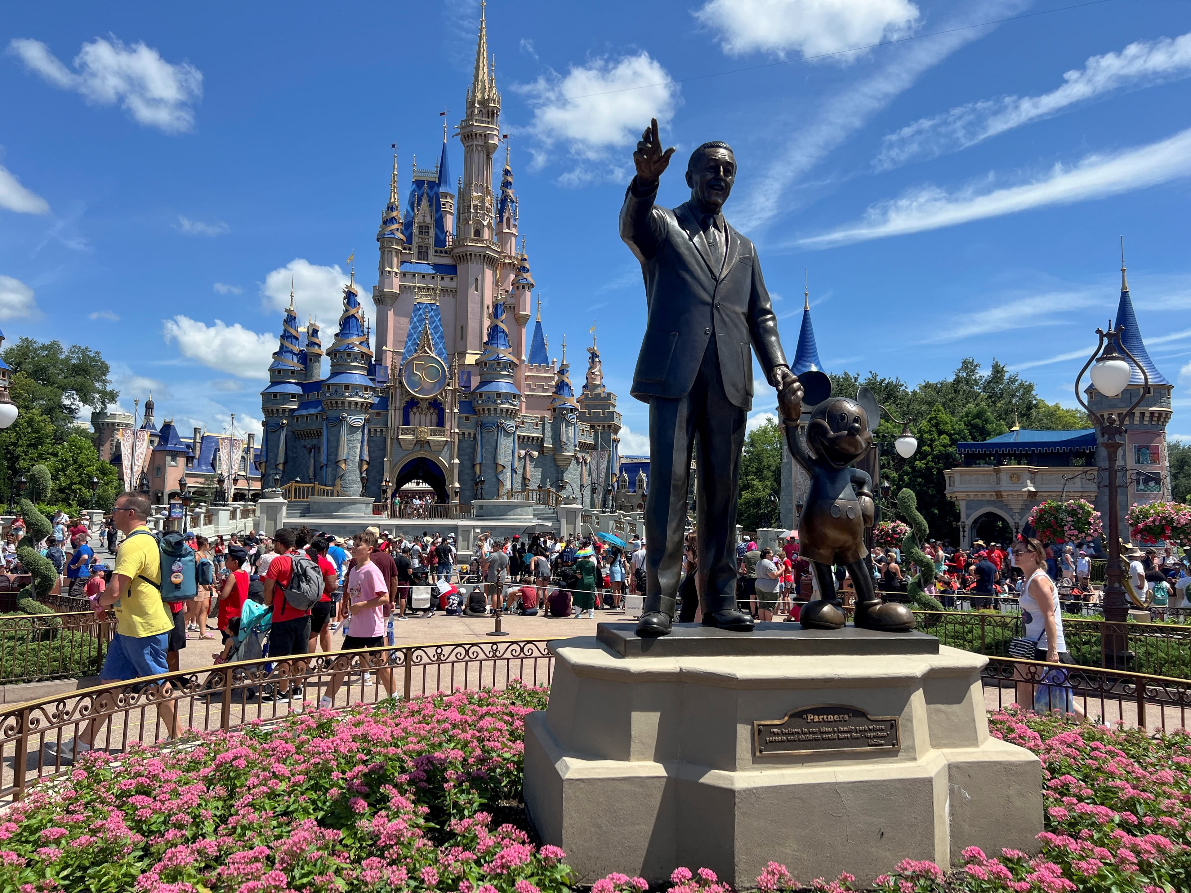 Etats-Unis : "Disneyland incarne un optimisme que les Américains ne ressentent plus vraiment"