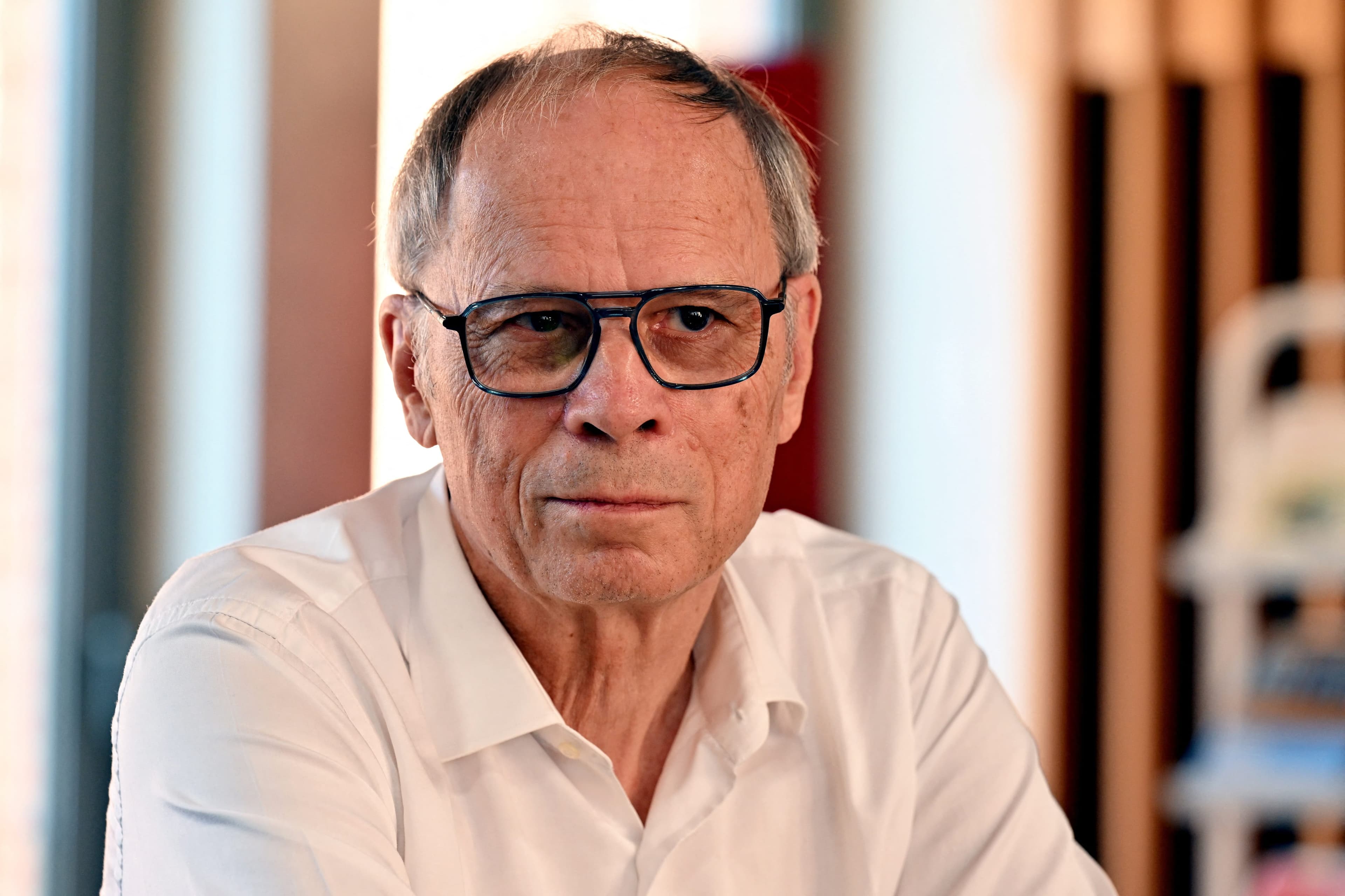 "Fabriquer du Doliprane est-il vraiment l’avenir de la France ?" : Jean Tirole face aux partisans de la réindustrialisation tous azimuts 