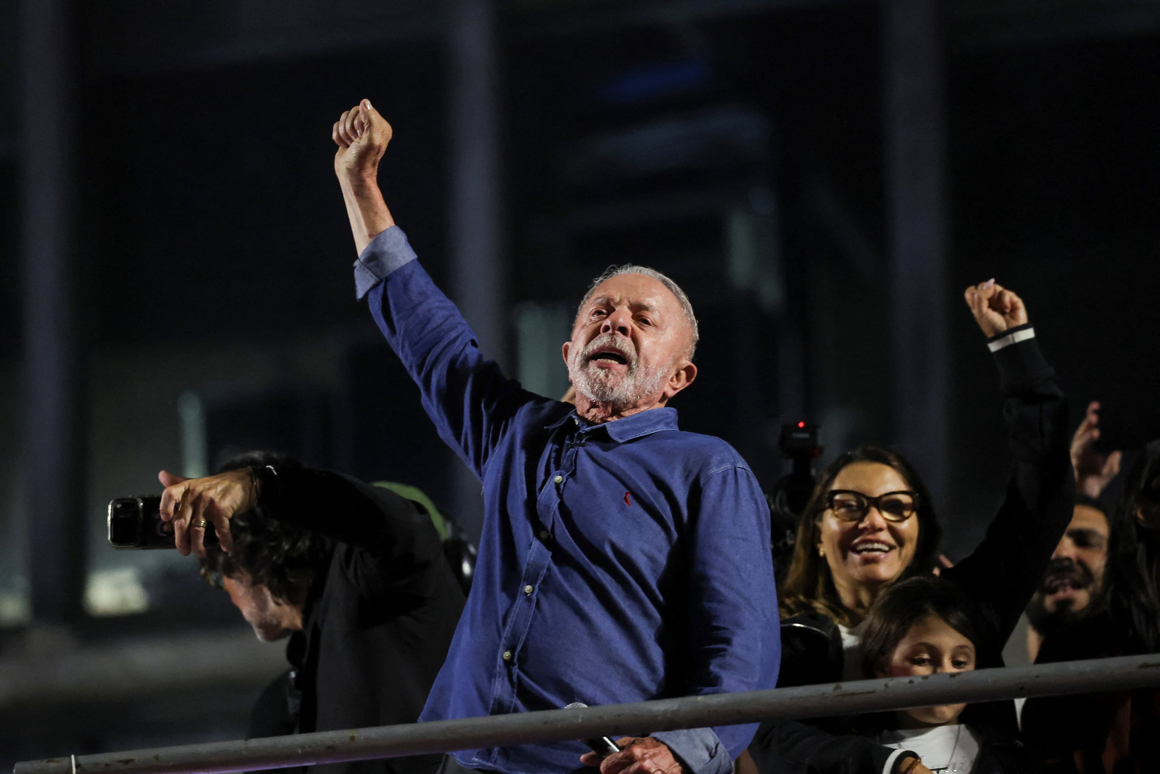 Présidentielle au Brésil : victoire surprise de Lula, Flavio Bolsonaro veut faire annuler l'élection