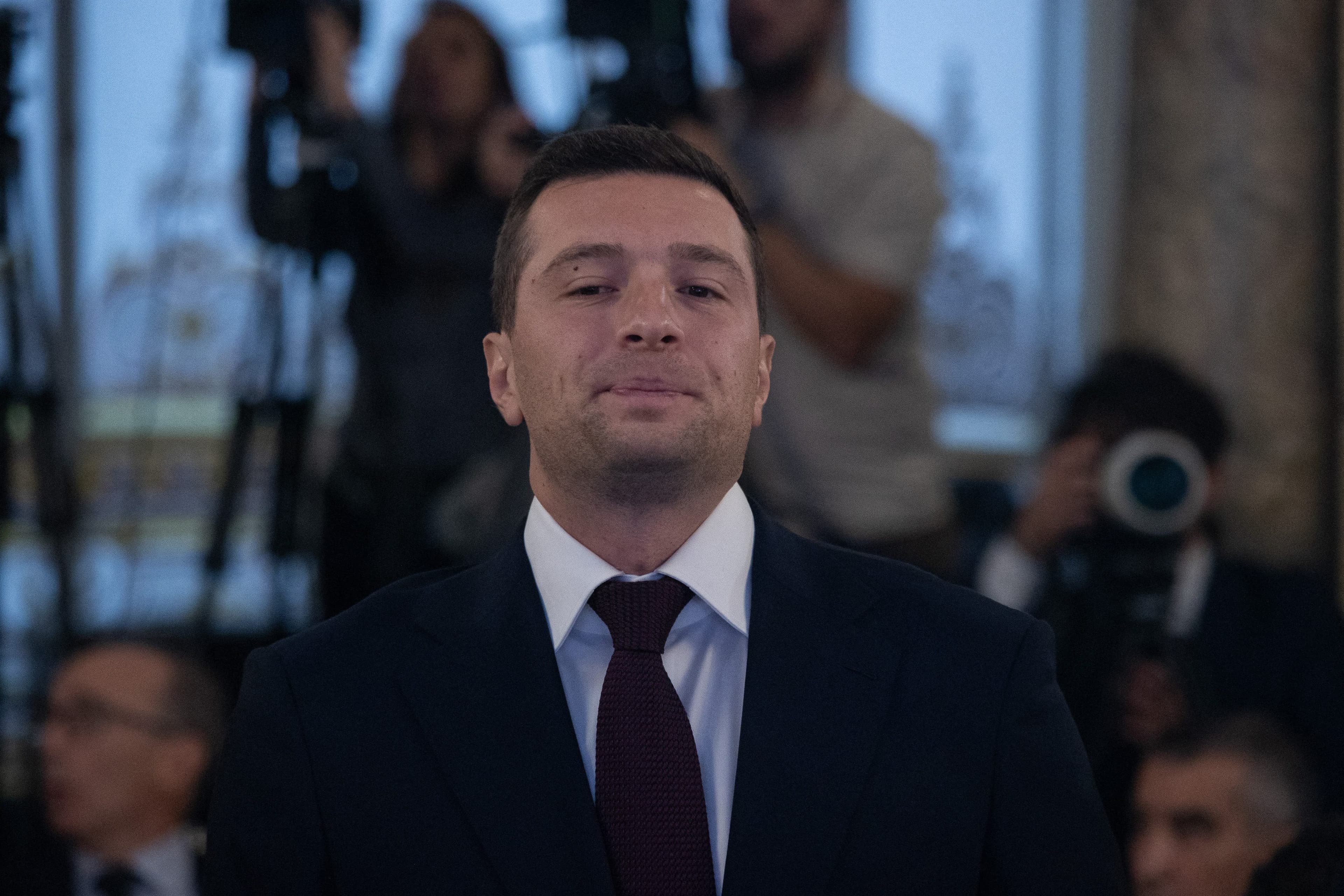 Jordan Bardella et la théorie du complot, la guerre des chiffres entre Gabriel Attal et Emmanuel Macron
