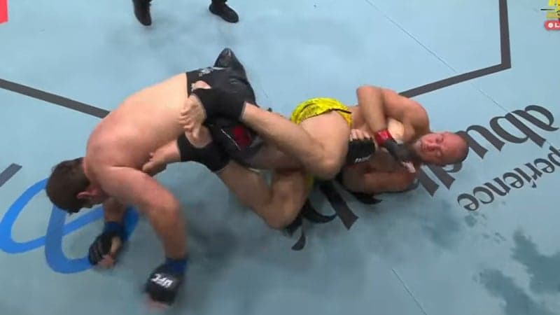 UFC Abu Dhabi: incroyable Valter Walker, l'arracheur de talon a encore frappé