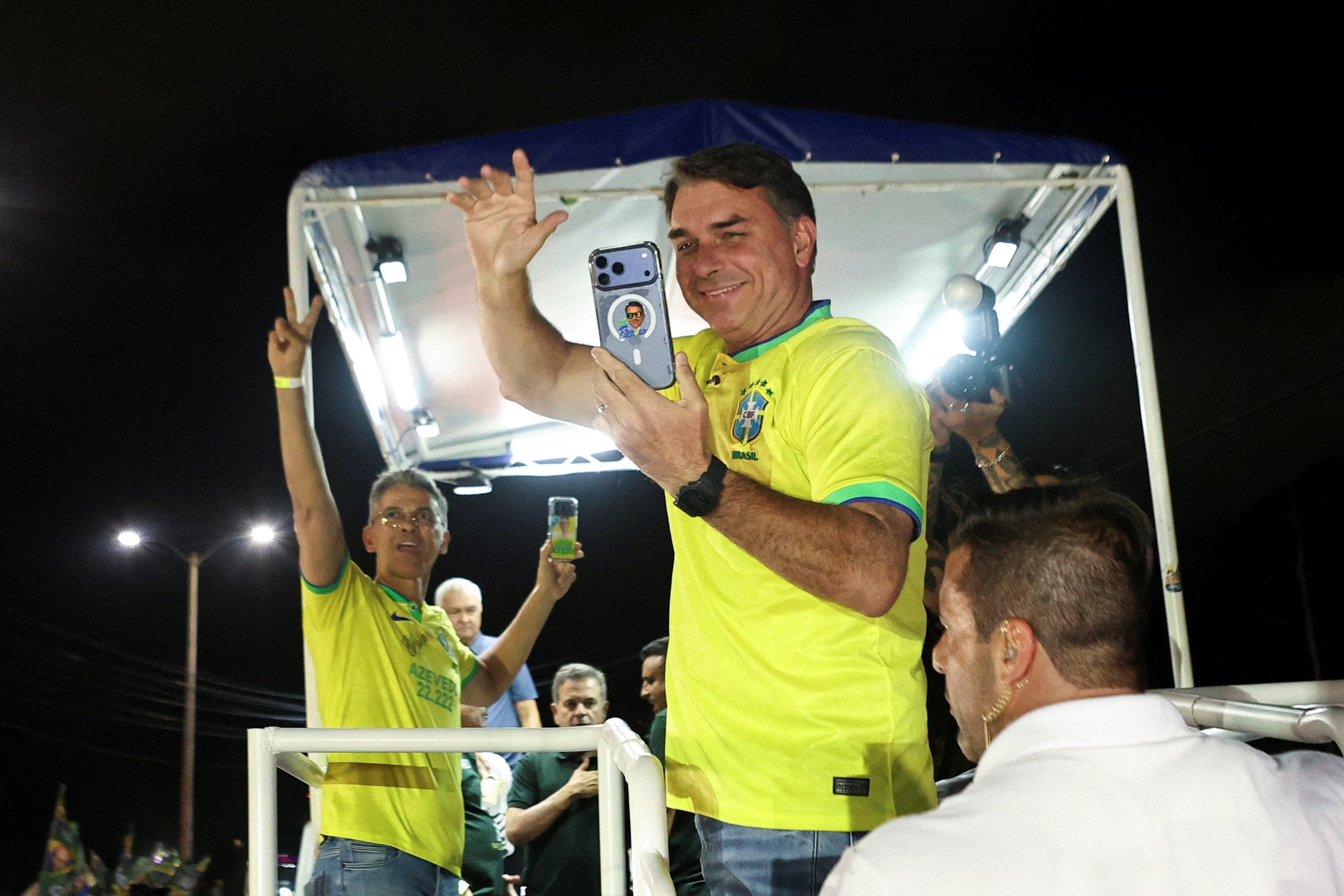 Présidentielle au Brésil : Lula rattrapé dans les sondages par Flavio Bolsonaro