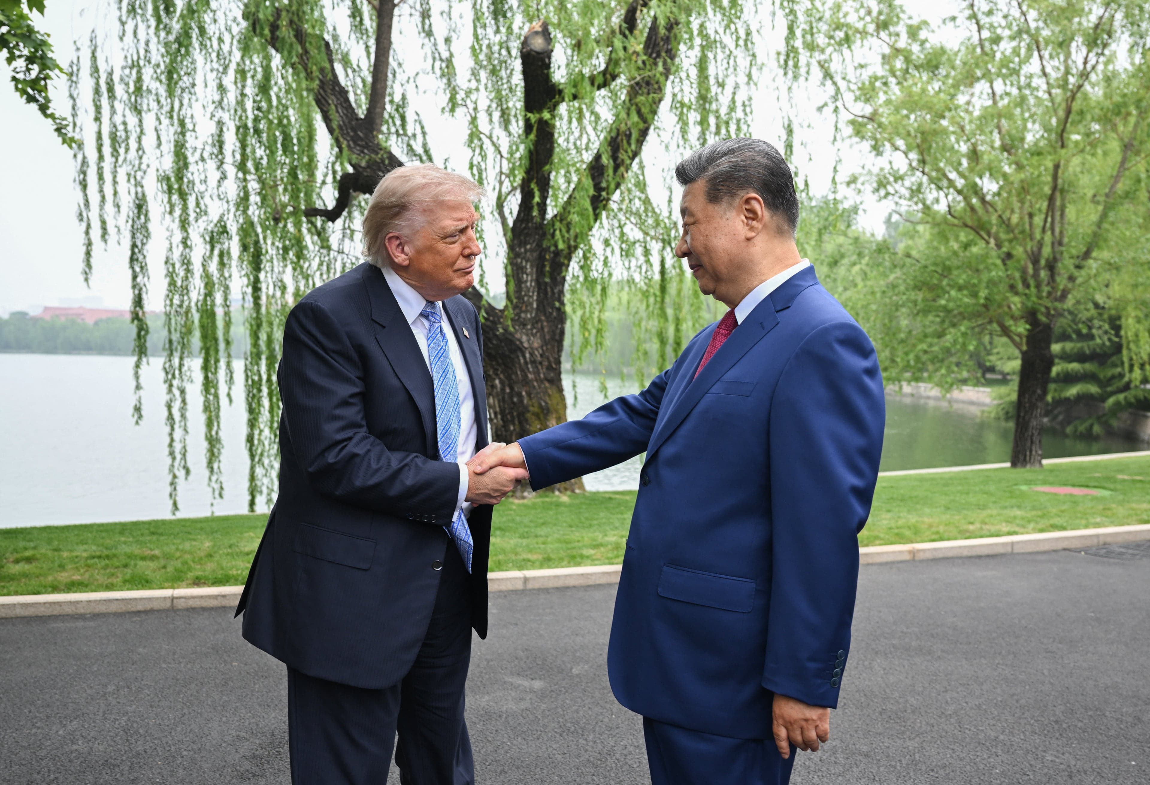 Sur l'IA, Donald Trump et Xi Jinping à la recherche d’un "téléphone rouge" pour éviter l’escalade