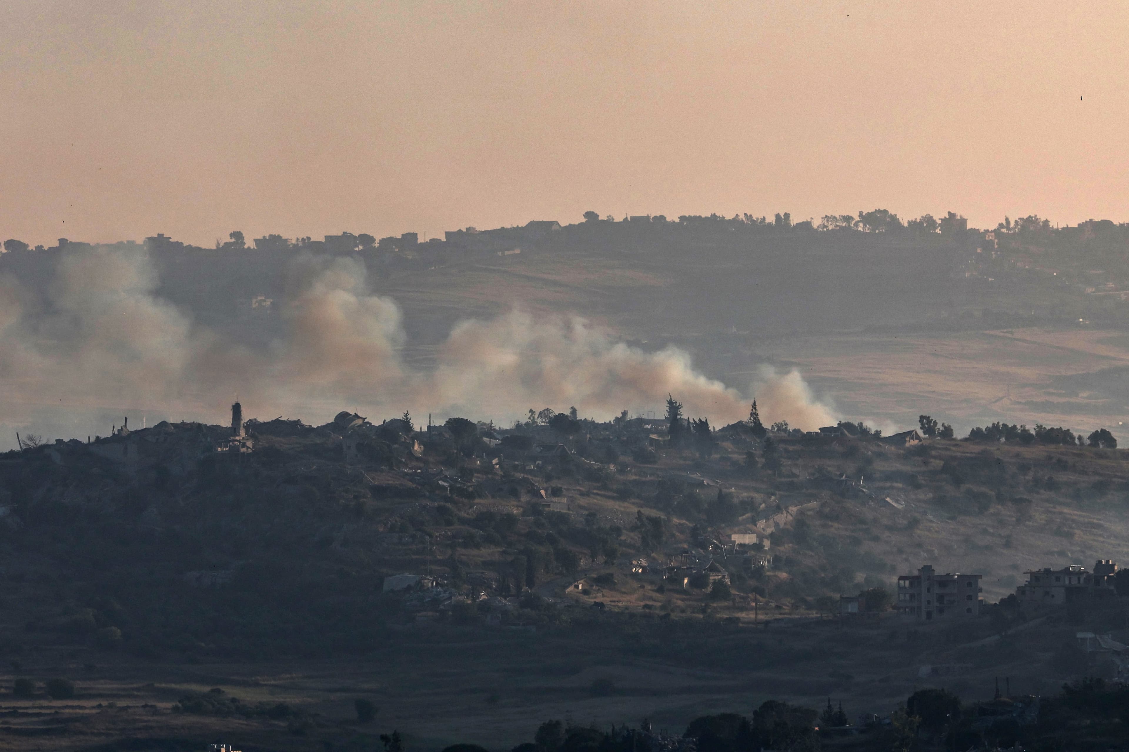 EN DIRECT. Israël frappe le Liban malgré les menaces de l'Iran