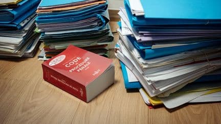 Après l'affaire Lyhanna, la promesse de "zéro papier d'ici six mois" au ministère de la Justice est-elle réaliste ?