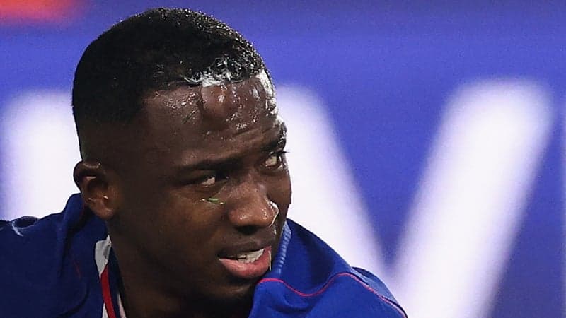 PSG-Barça: l'image impressionnante de l'énorme bosse sur le front de Pacho