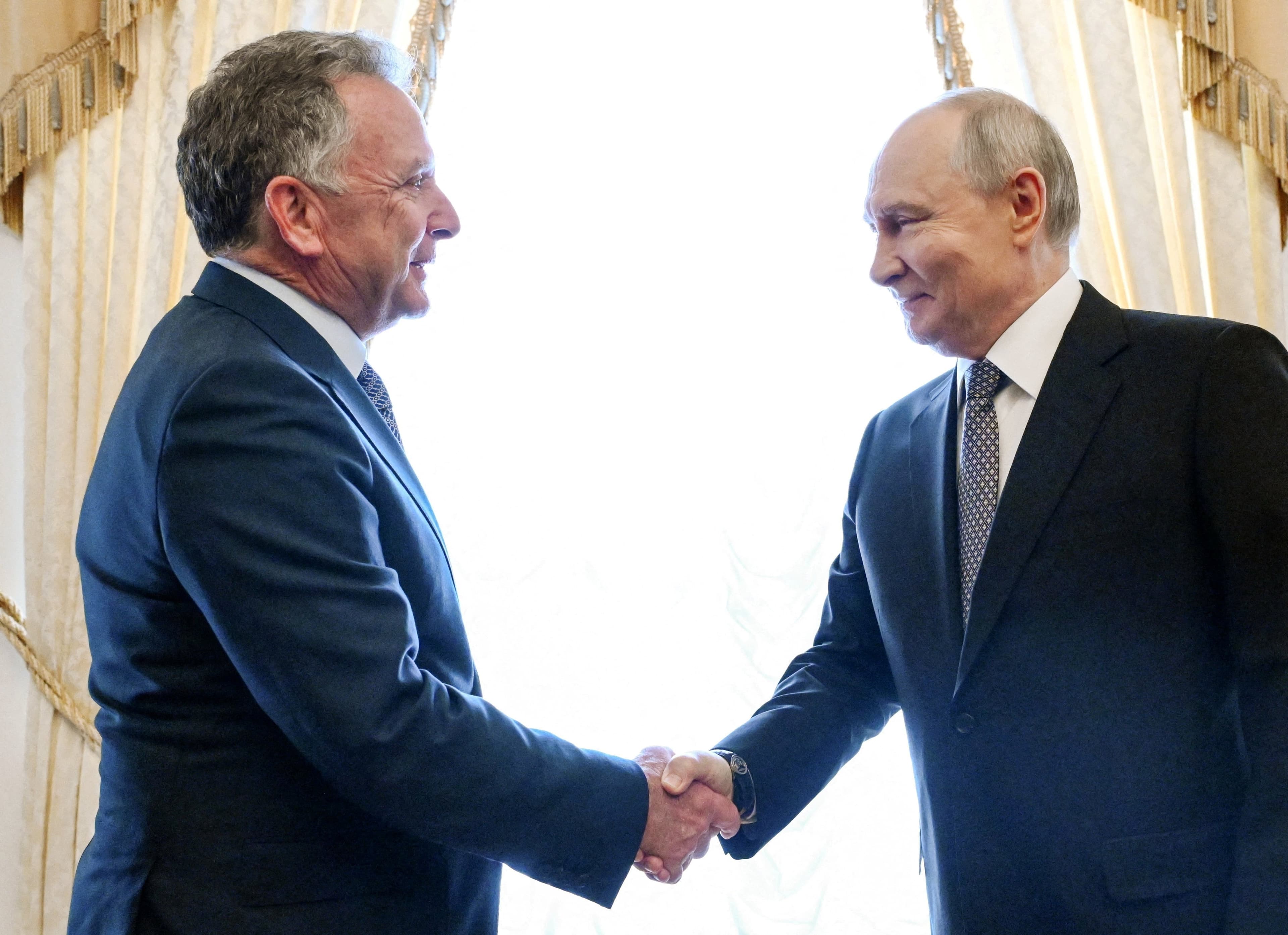 Vladimir Poutine, un "humaniste" ? Aux Etats-Unis, Steve Witkoff choque même les républicains