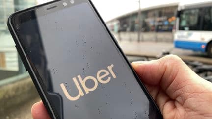 "Une plainte novatrice" : cinq chauffeurs VTC déposent plainte pour traite d'êtres humains contre l'entreprise Uber