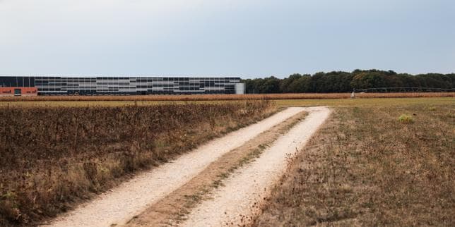 A Ferrières-en-Gâtinais, après les incendies de l’été, « comment peut-on nous coller un site Seveso à côté de la forêt ? »