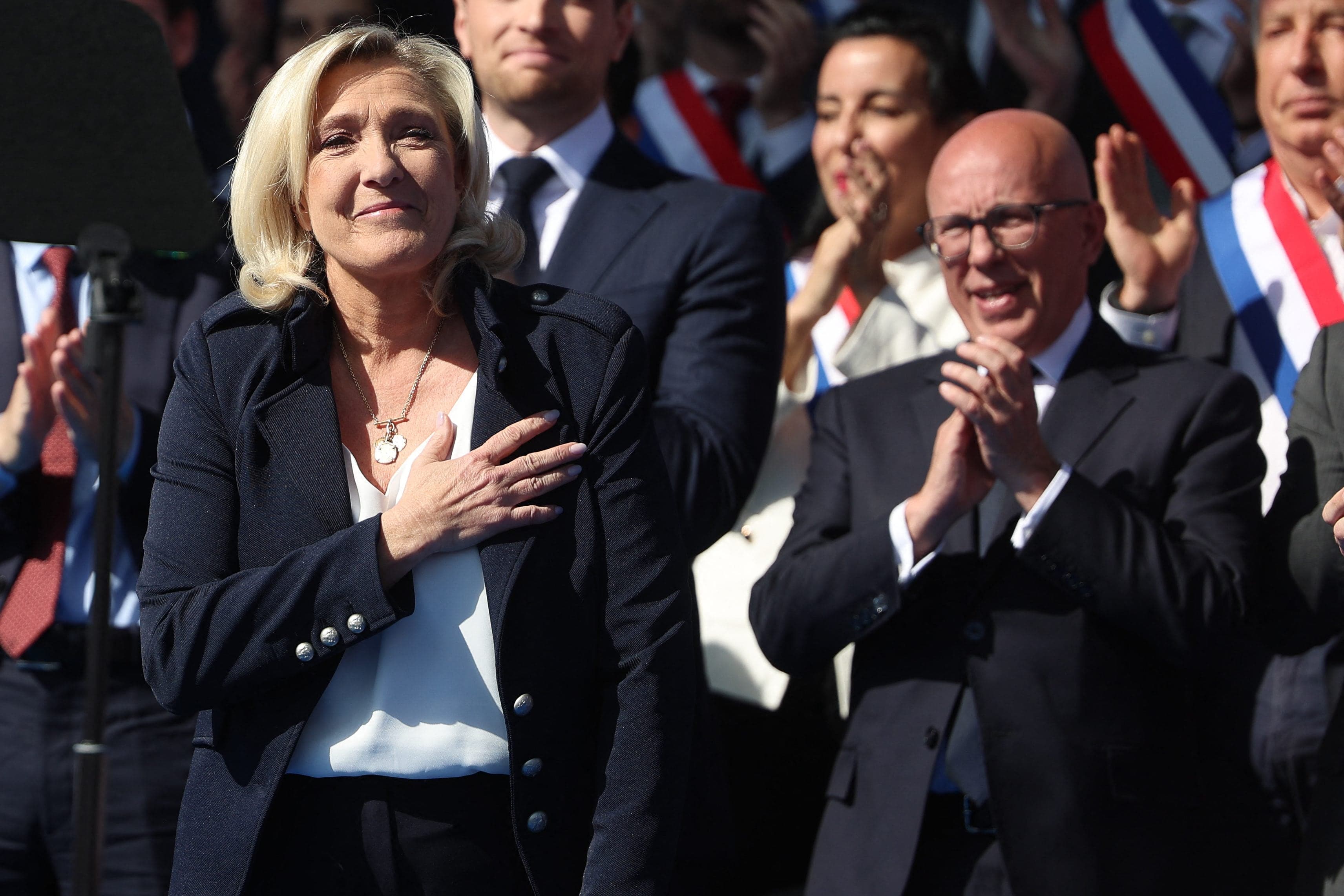 Groupe RN au Sénat : de la stratégie antisystème à celle de la cravate 