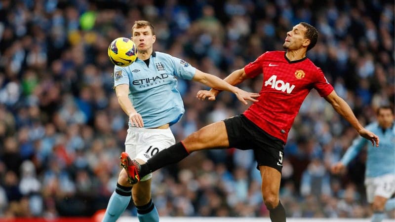 "Donne-la moi", Rio Ferdinand réclame sa médaille de champion à un ancien joueur de Manchester City