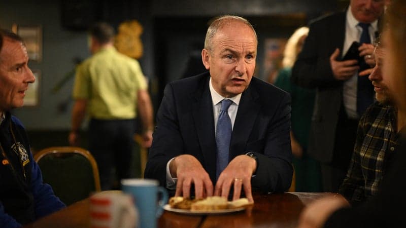 "Israël ne peut pas continuer à nier ce que le monde sait":  le Premier ministre irlandais soutient son sélectionneur après ses propos sur la Palestine