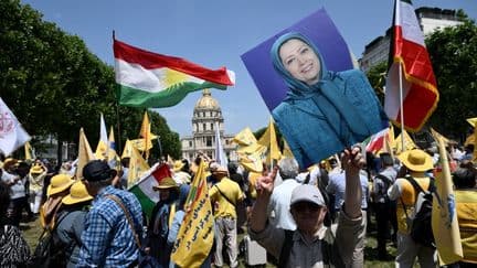 Des manifestants contre la répression en Iran bravent une interdiction de rassemblement à Paris