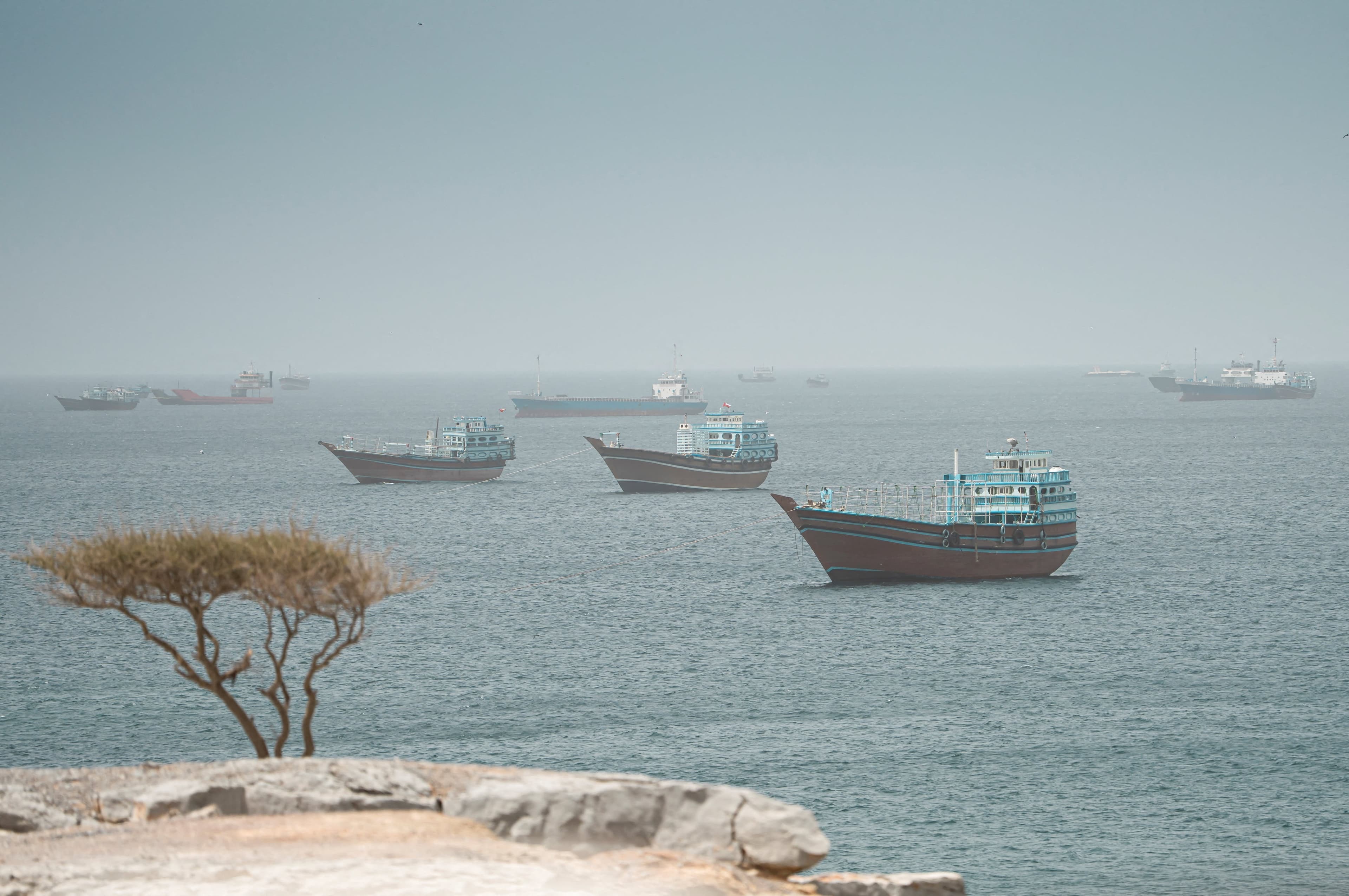 Détroit d’Ormuz : l’évacuation des navires bloqués suspendue après une attaque iranienne