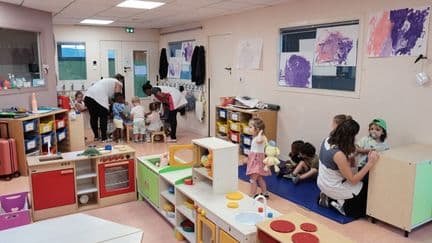 VRAI OU FAUX. Les crèches ont-elles interdiction d'avoir une température intérieure bien plus froide que l'air extérieur, même en cas de canicule ?