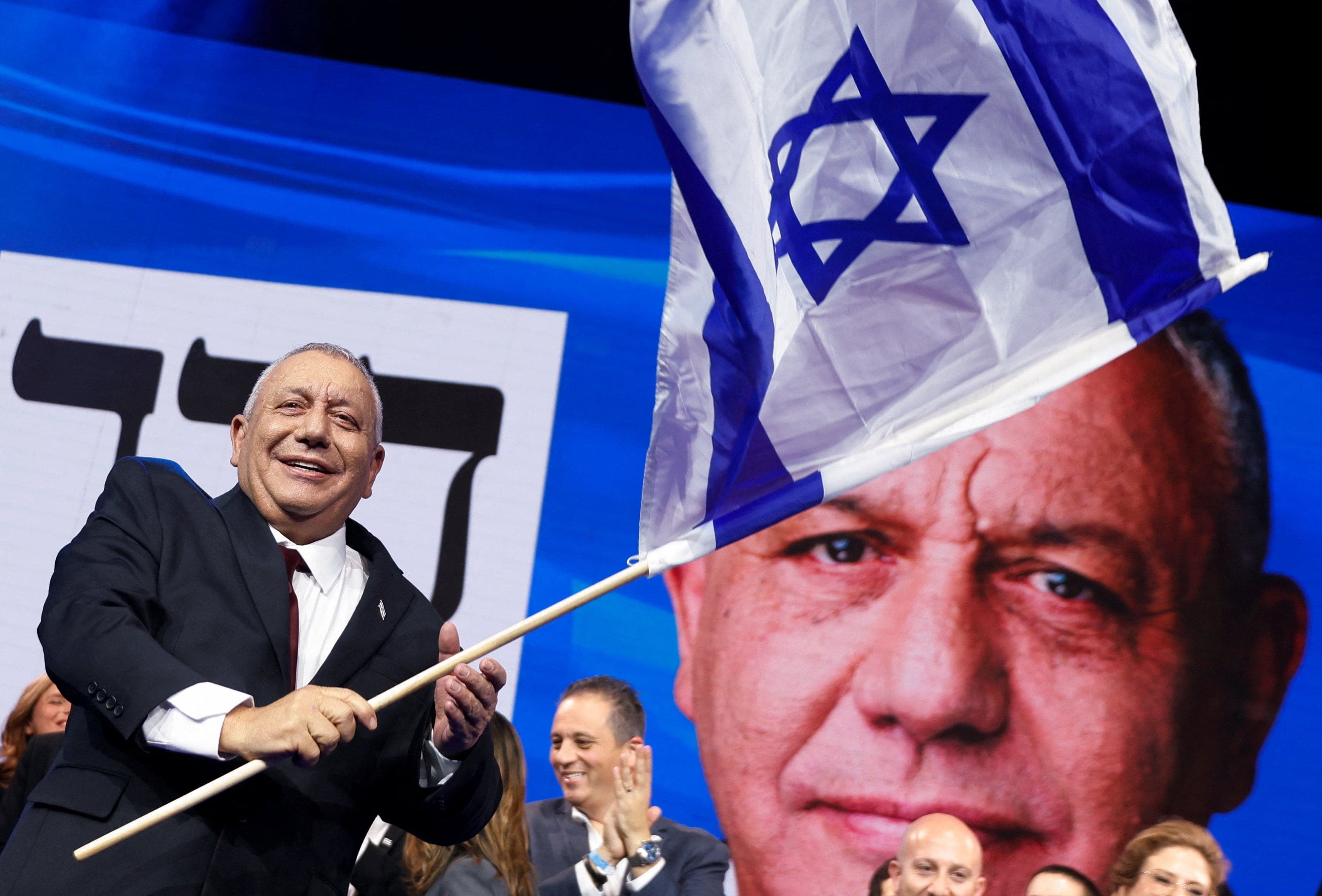 Législatives en Israël : Benyamin Netanyahou et Gadi Eisenkot revendiquent conjointement la victoire après un vote indécis
