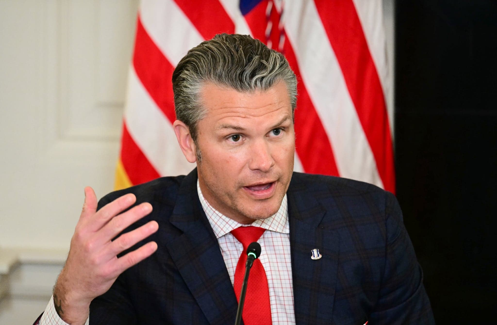"Il est le pire ministre de la Défense de l'Histoire" : Pete Hegseth, la "tête brûlée" qui met le feu au Pentagone