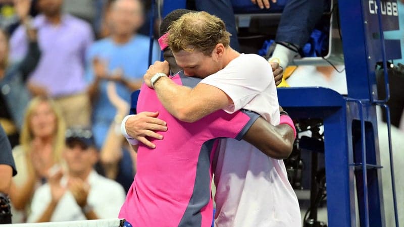 US Open: la belle image de Tiafoe qui console Michelsen, en larmes après leur duel épique