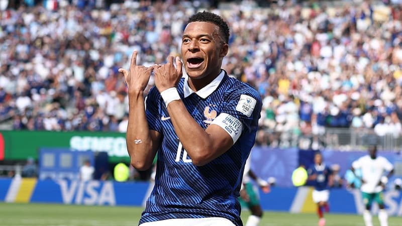 "Une grande fierté": un cadeau pour Mbappé après son record de buts en équipe de France