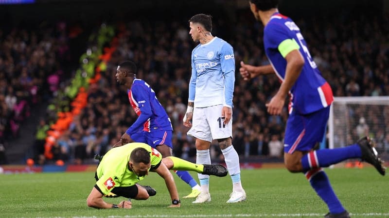 Manchester City-PSG: Enzo Fernandez a brutalement poussé l'arbitre qui le gênait pour tirer