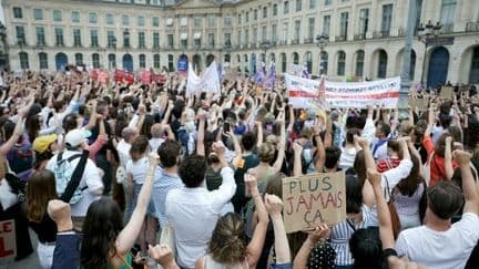 "On doit tous se tenir la main" : les hommes plus nombreux dans les rassemblements réclamant "une loi intégrale" contre les violences sexuelles