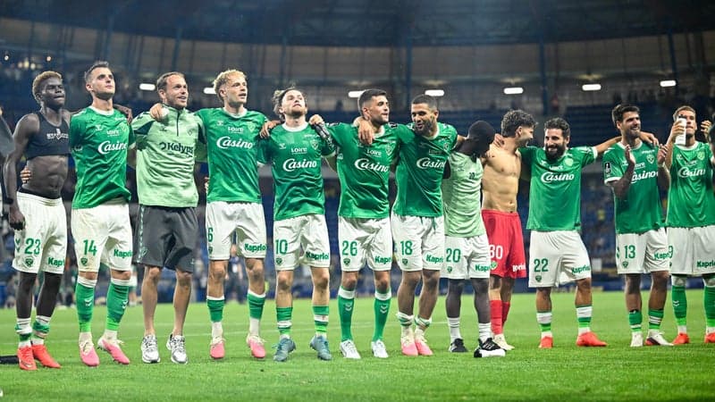 Ligue 2: les débuts canons de Saint-Etienne, qui cartonne à Sochaux et prend la tête du classement