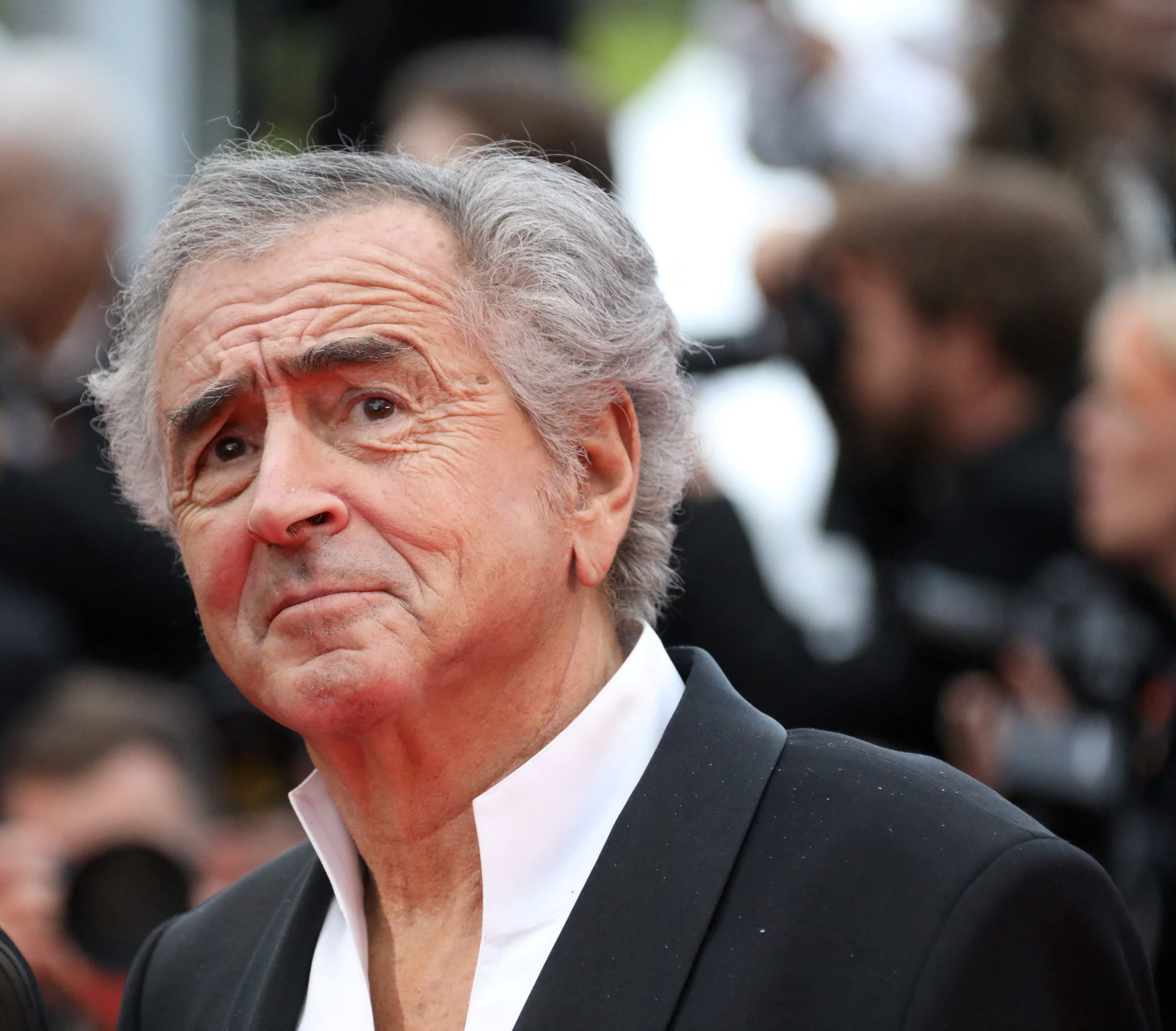 Sa campagne électorale au calva, ses engueulades avec Alain Delon, le "philosophe sans caleçon" : Bernard-Henri Lévy comme vous ne l'avez jamais vu 