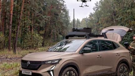 Renault dévoile un véhicule militaire capable de piloter un drone en autonomie