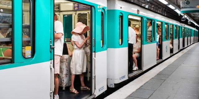Canicule : en Ile-de-France, les usagers se détournent des transports en commun, métro, bus et RER étant peu climatisés, voire pas du tout